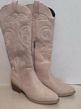 Cream Suede Cowgirl Boots size 39 (8-8.5) NEW